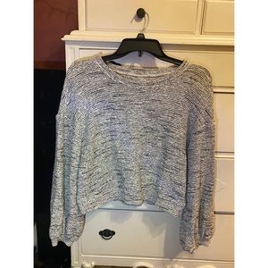 Super cute texture and thread sweater! Size medium